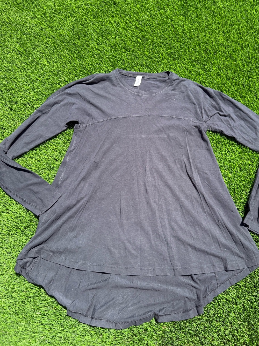 Lululemon back in action long sleeve Pima cotton high low hem